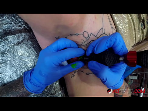 ❤️ Sully Savage, une chaudasse extrêmement tatouée, s'est fait tatouer le clitoris. ❤️❌ Super porno at fr.passiveincome1.ru ❌